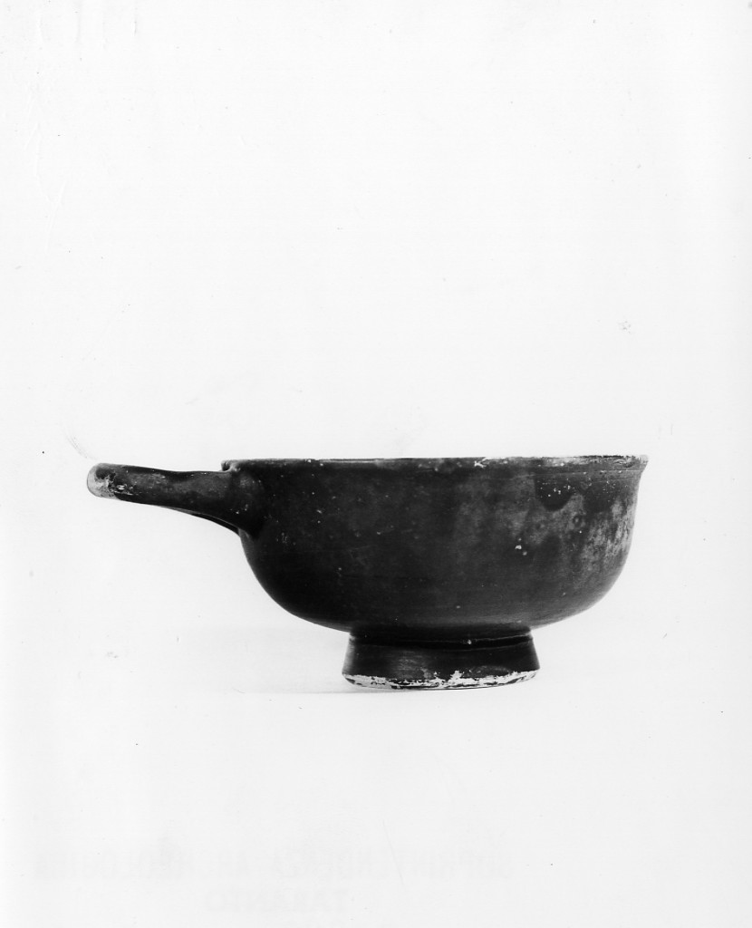 coppetta - fabbrica apula (seconda metà sec. IV a.C)