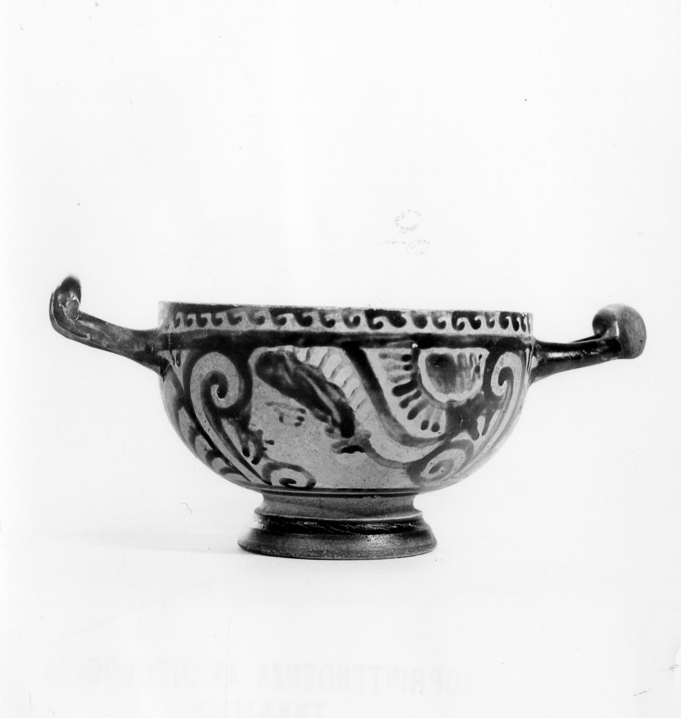 coppetta - fabbrica apula (seconda metà sec. IV a.C)