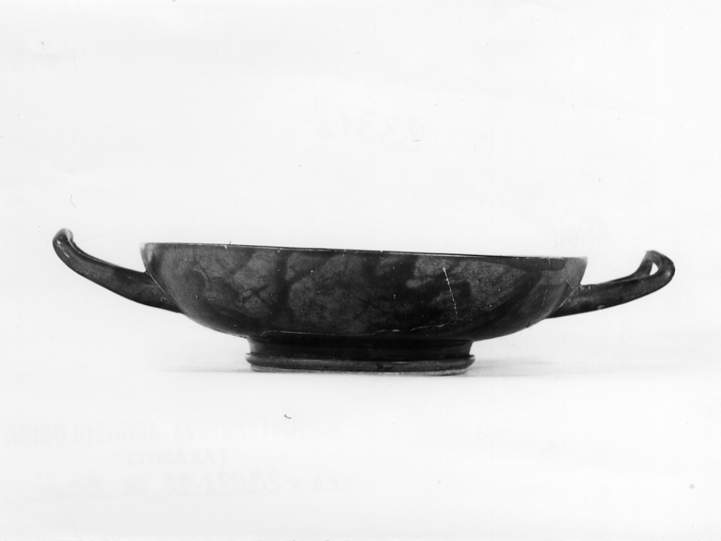 kylix - fabbrica apula (seconda metà sec. IV a.C)
