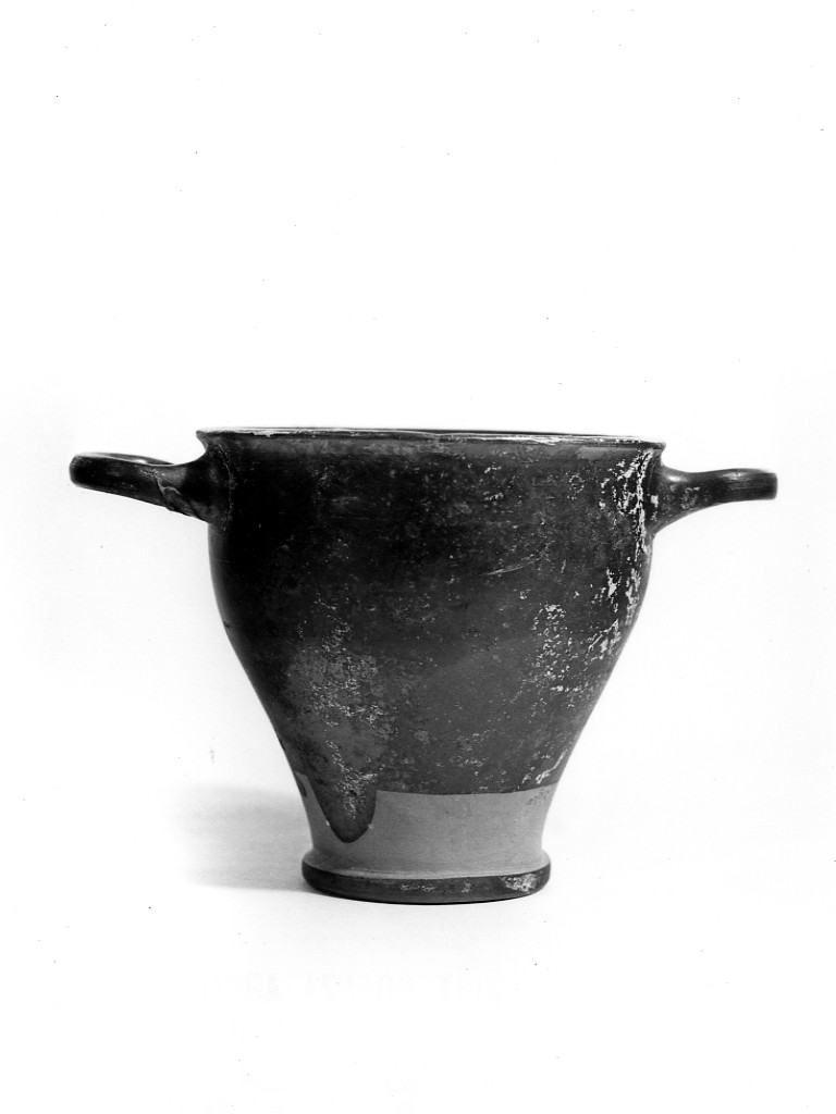 skyphos - fabbrica apula (seconda metà sec. IV a.C)