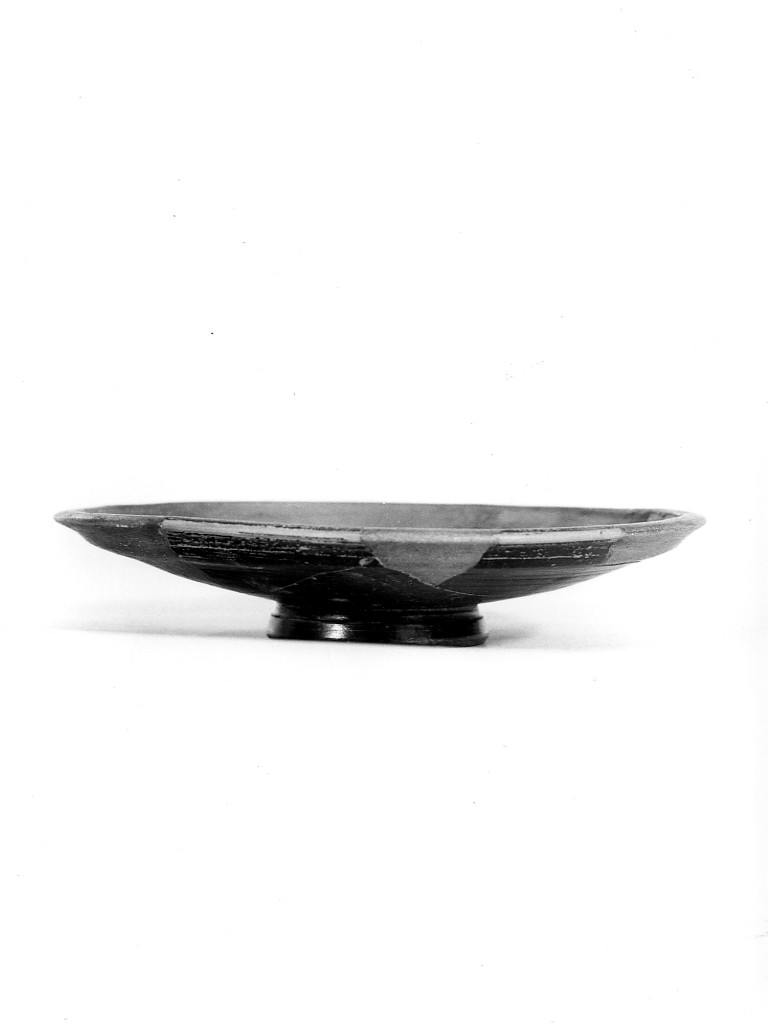 patera - fabbrica apula (seconda metà sec. IV a.C)