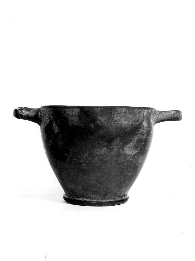 skyphos - fabbrica apula (seconda metà sec. IV a.C)