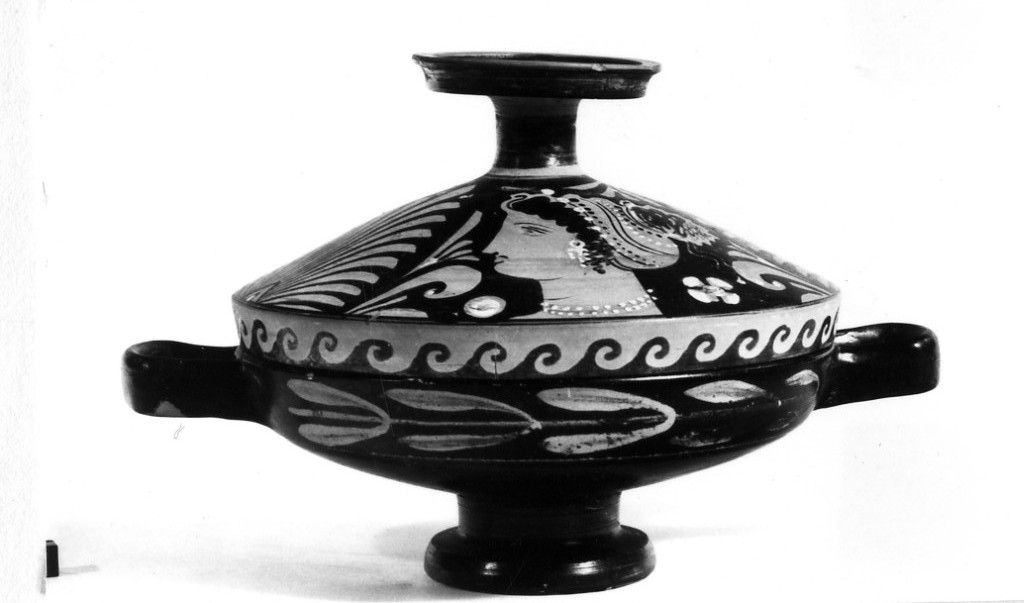 lekane con coperchio - fabbrica apula (seconda metà sec. IV a.C)