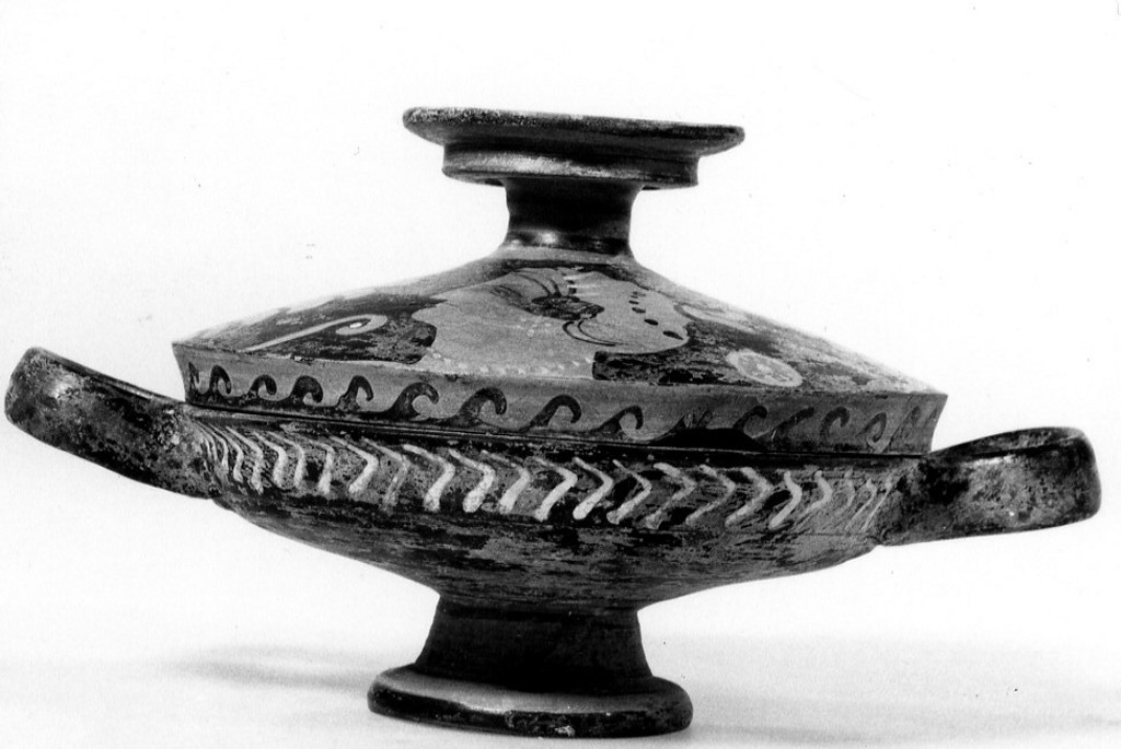 lekane con coperchio - fabbrica apula (seconda metà sec. IV a.C)