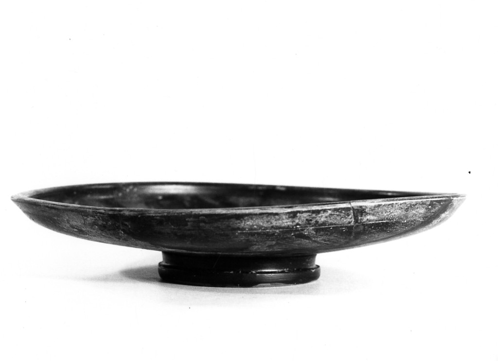 patera - fabbrica apula (seconda metà sec. IV a.C)