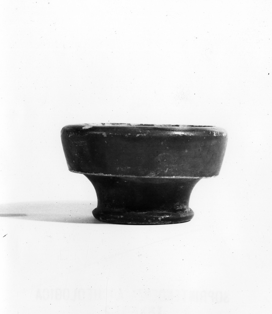 coppetta - fabbrica apula (seconda metà sec. IV a.C)