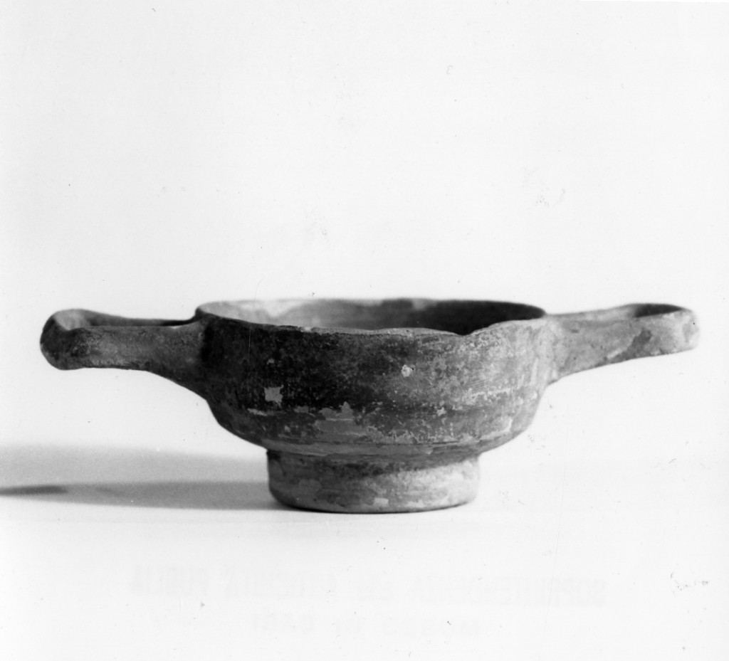 coppetta - fabbrica apula (seconda metà sec. IV a.C)