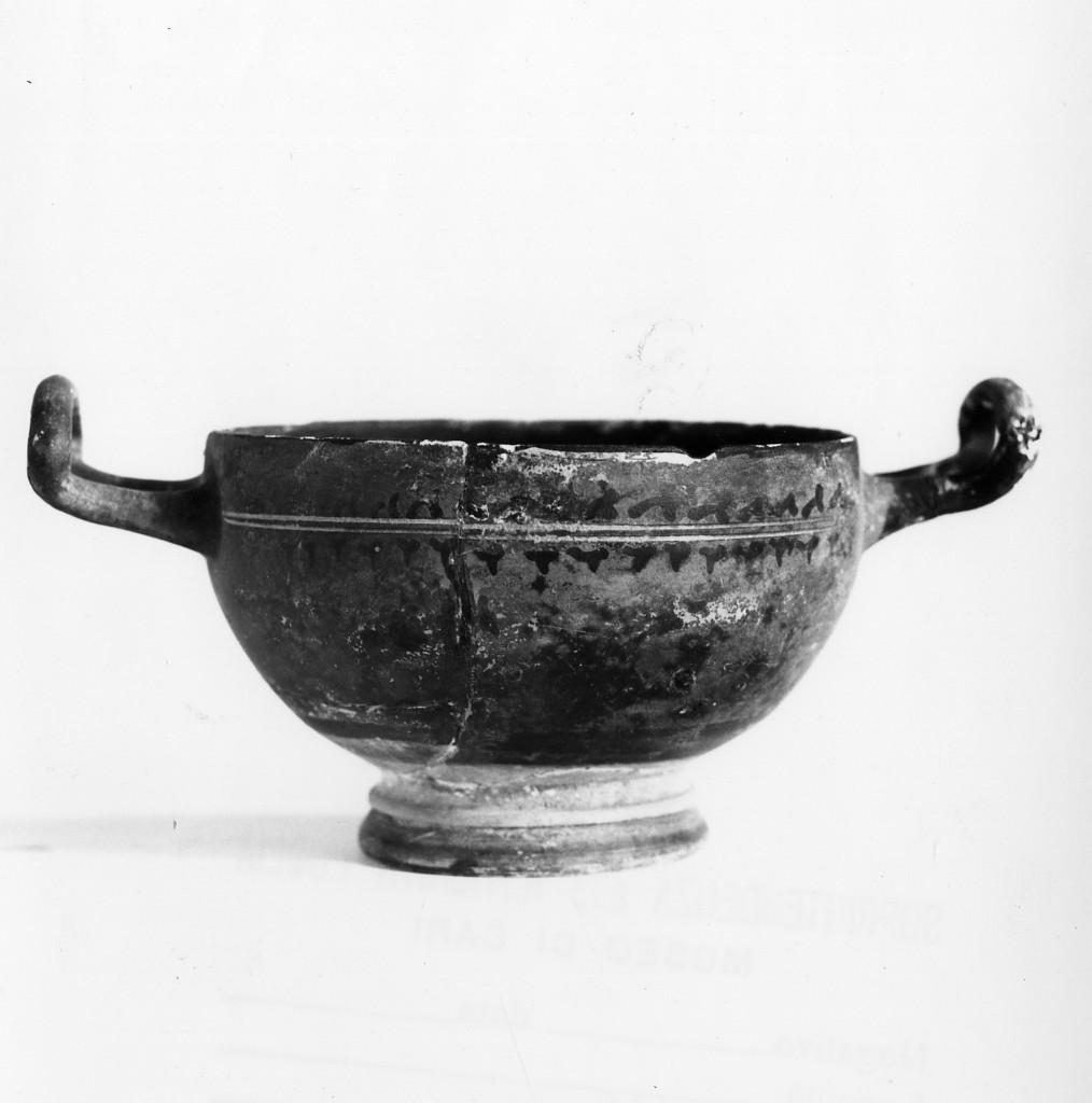 tazza - ceramica tipo Gnathia (seconda metà sec. IV a.C)
