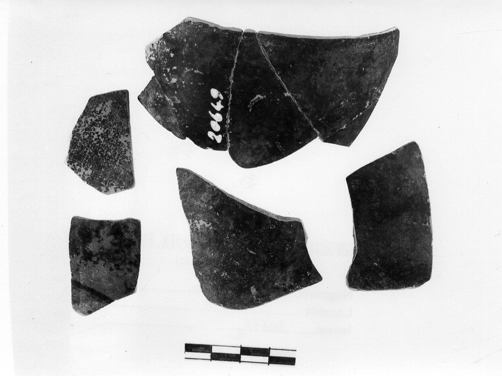 skyphos - fabbrica apula (seconda metà sec. IV a.C)