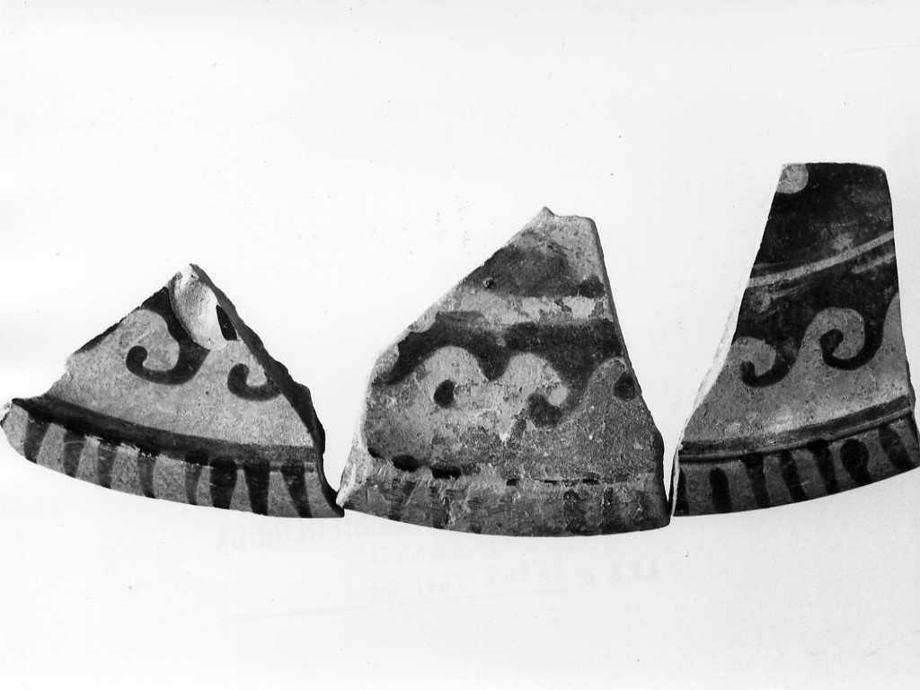 patera/ frammento - tardo apulo (fine sec. IV a.C)