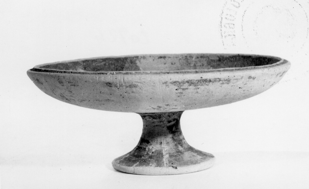 coppa - fabbrica indigena (metà sec. IV a.C)