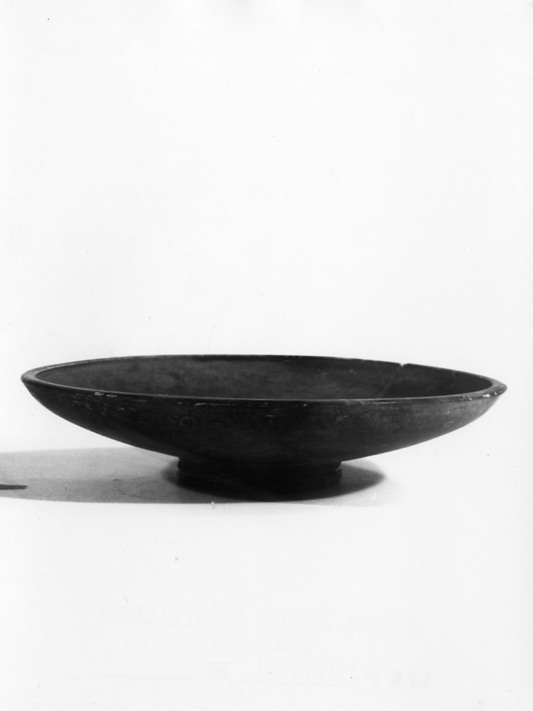 patera - fabbrica apula (metà sec. IV a.C)