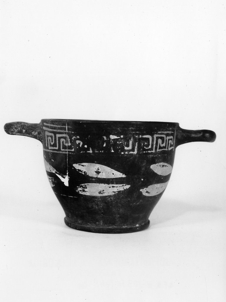 skyphos - medio apulo (sec. IV a.C)