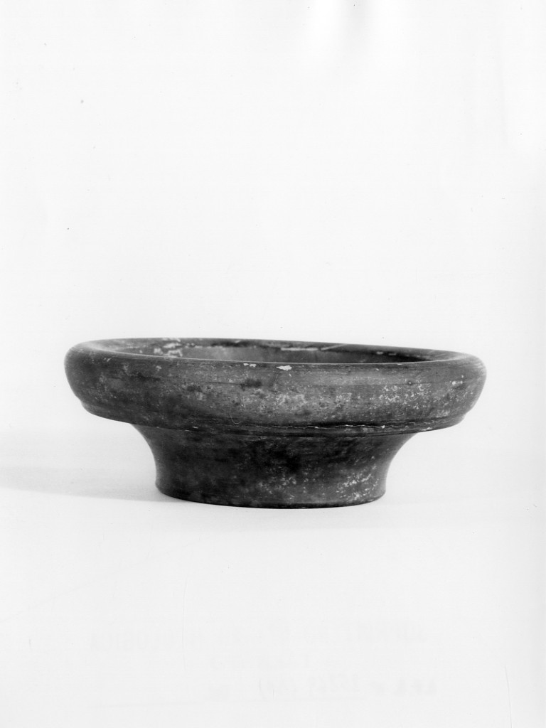 ciotola - fabbrica apula (sec. IV a.C)