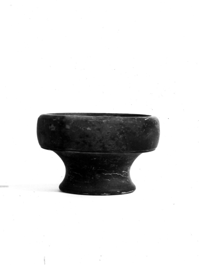 ciotola - fabbrica apula (seconda metà sec. IV a.C)