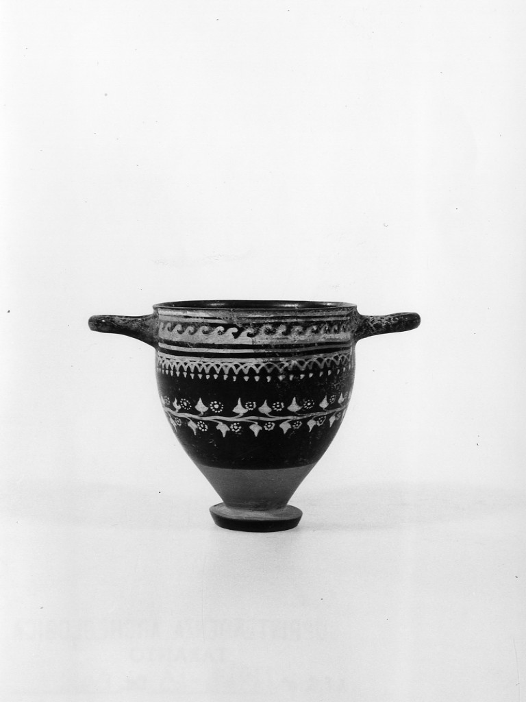 skyphos - ceramica tipo Gnathia (fine/ inizio secc. IV-III a.C)