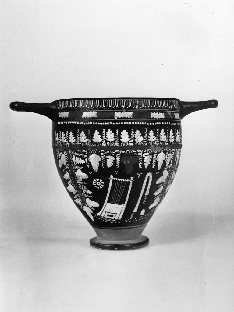 skyphos - Gruppo Pittore della rosa - ceramica tipo Gnathia (terzo quarto sec. IV a.C)