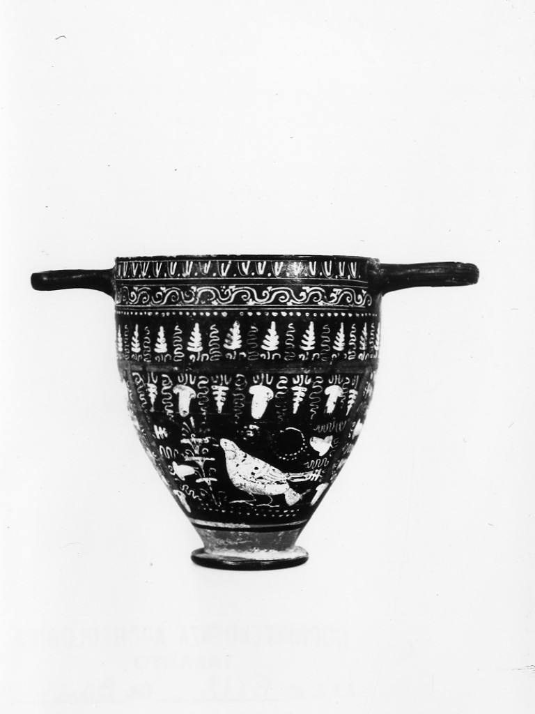 skyphos - Gruppo pittore della rosa - ceramica tipo Gnathia (terzo quarto sec. IV a.C)