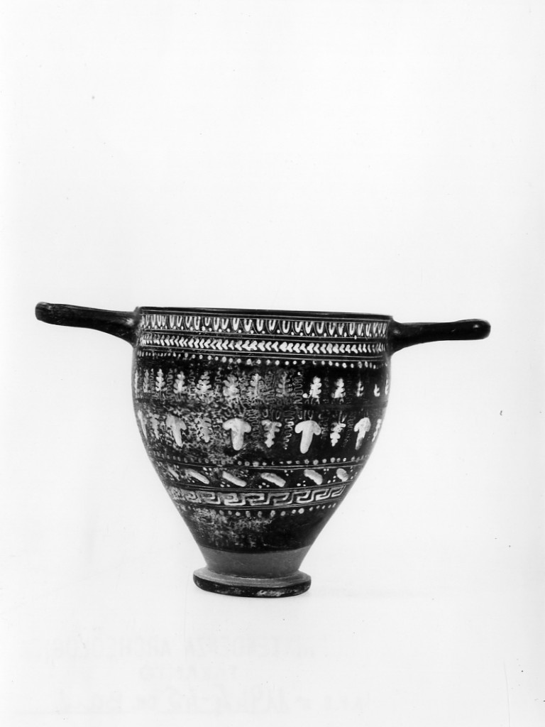 skyphos - ceramica tipo Gnathia (terzo quarto sec. IV a.C)