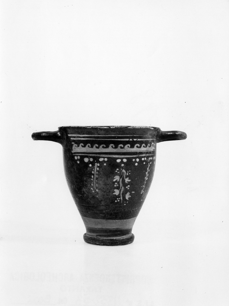 skyphos - ceramica tipo Gnathia (primo quarto sec. III a.C)