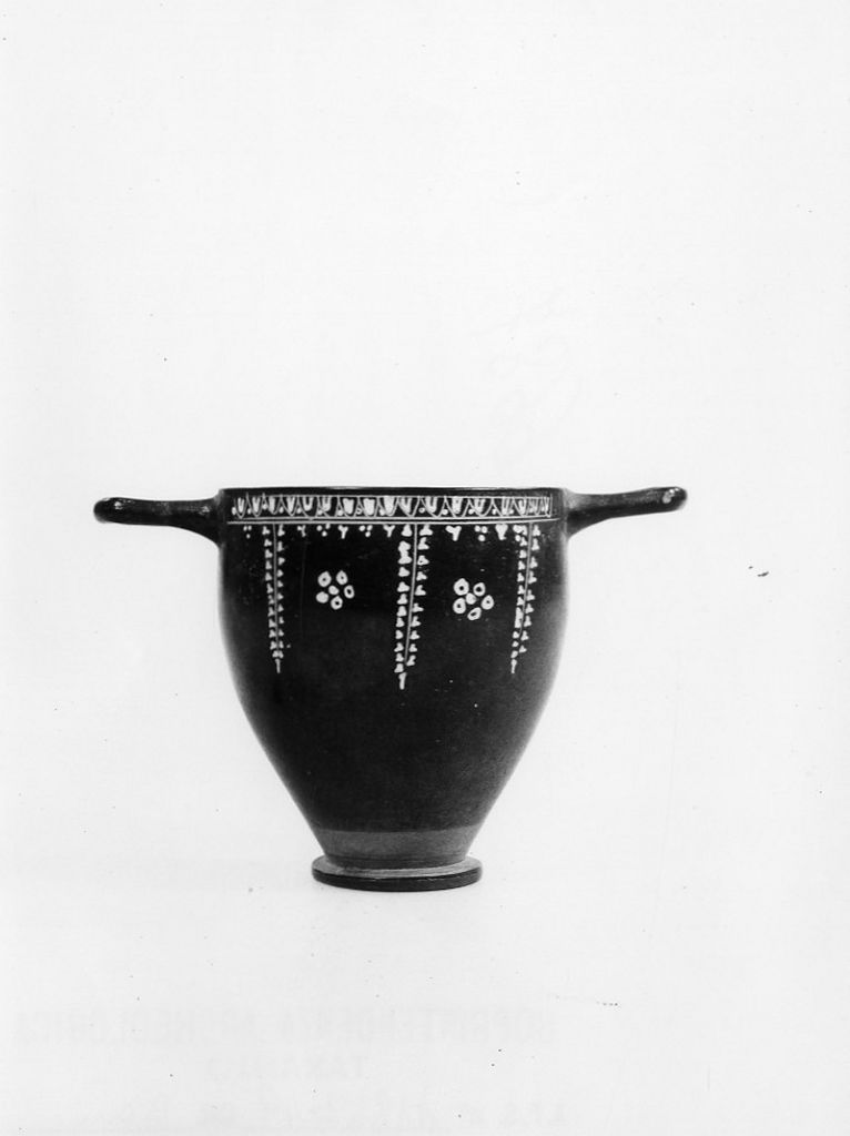 skyphos - ceramica tipo Gnathia (terzo quarto sec. IV a.C)