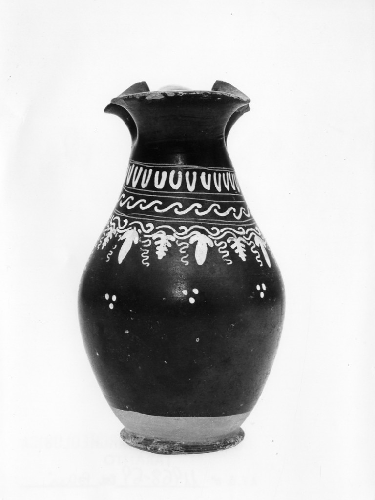 oinochoe a bocca trilobata - ceramica tipo Gnathia (fine sec. IV a.C)