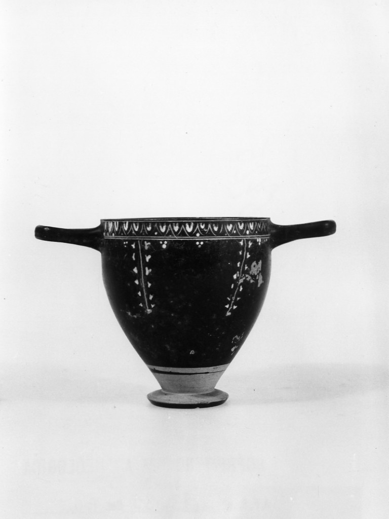 skyphos - ceramica tipo Gnathia (terzo quarto sec. IV a.C)