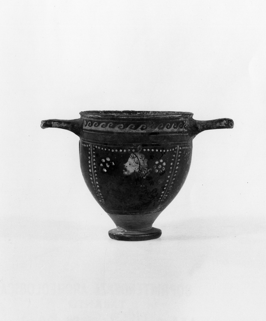 skyphos - ceramica tipo Gnathia (terzo quarto sec. IV a.C)