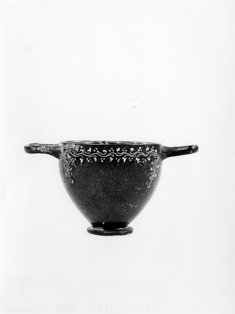 skyphos - ceramica tipo Gnathia (terzo quarto sec. IV a.C)
