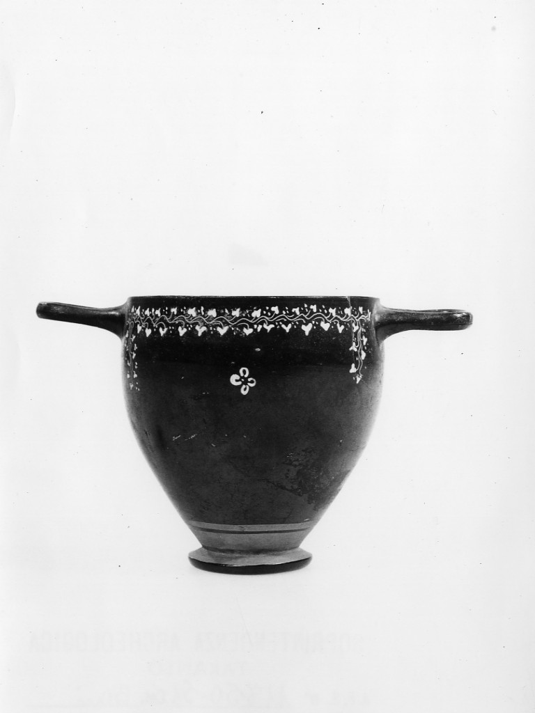 skyphos - ceramica tipo Gnathia (metà sec. IV a.C)