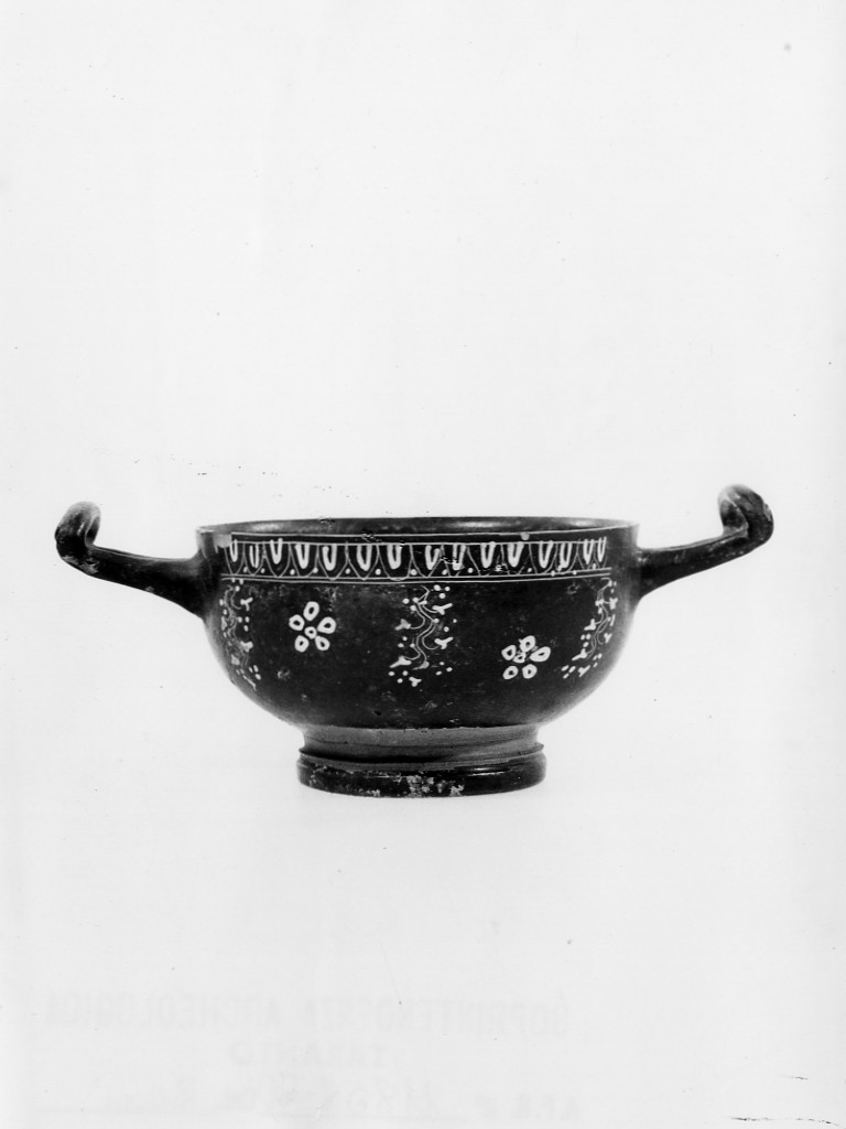 tazza - ceramica tipo Gnathia (metà sec. IV a.C)