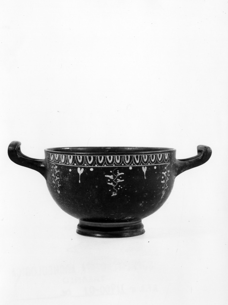 tazza - ceramica tipo Gnathia (terzo quarto sec. IV a.C)