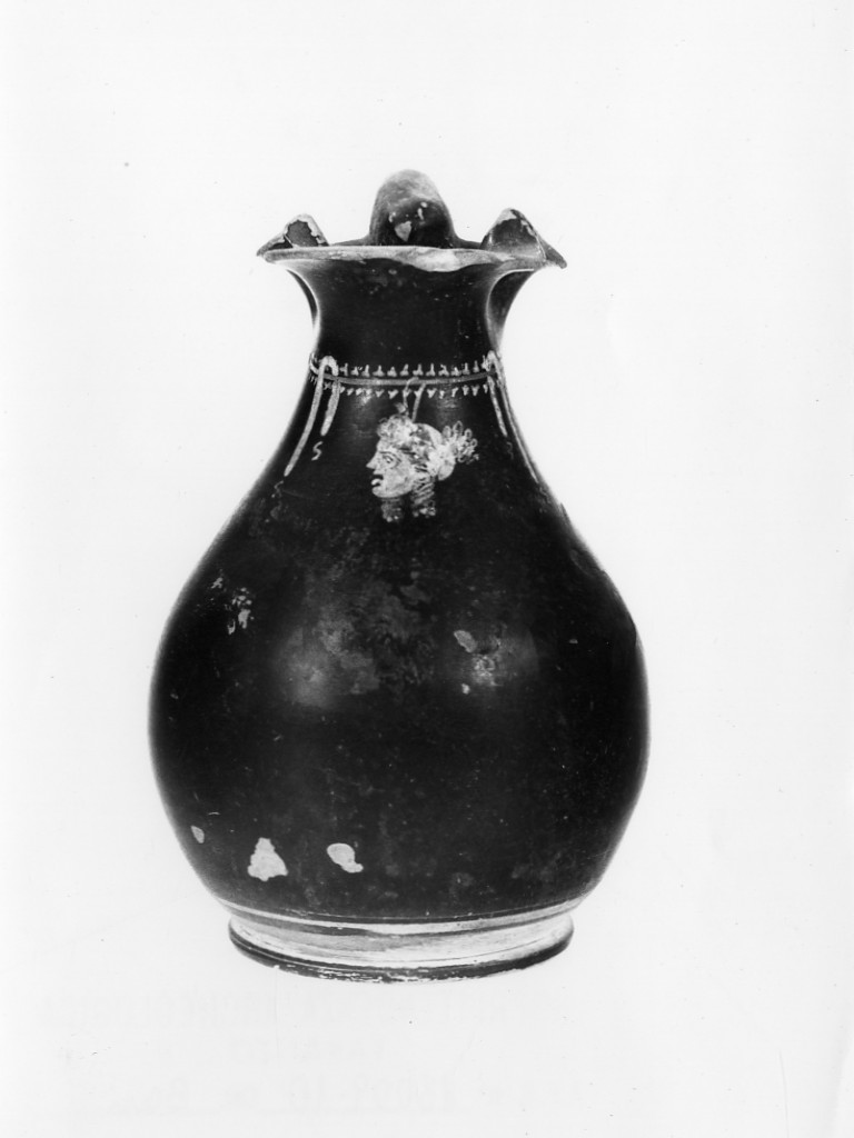 oinochoe a bocca trilobata - ceramica tipo Gnathia (terzo quarto sec. IV a.C)