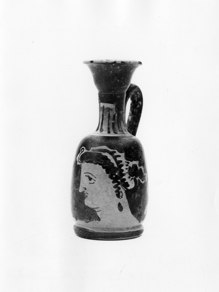 lekythos - Medio - Tardo Apulo (seconda metà sec. IV a.C)