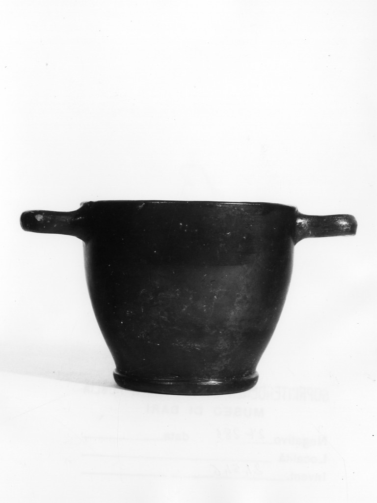 skyphos - fabbrica italiota (metà sec. V a.C)