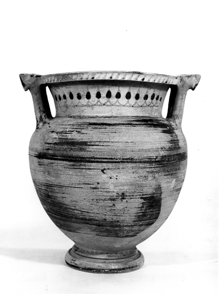 cratere a colonnette - produzione apula (sec. IV a.C)