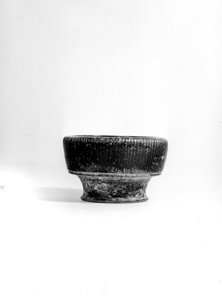 tazza - fabbrica apula (terzo quarto sec. IV a.C)