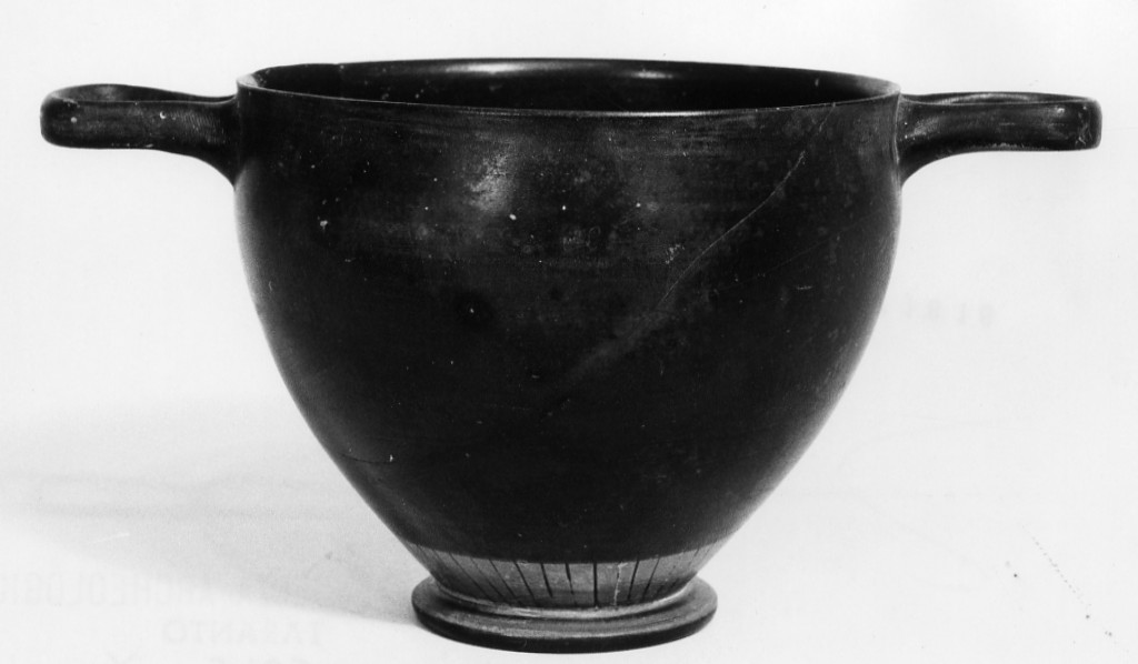 skyphos - fabbrica locale (prima metà sec. IV a.C)