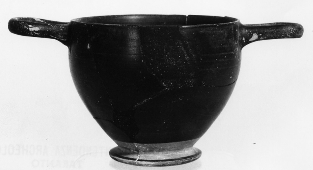 skyphos - fabbrica locale (prima metà sec. IV a.C)
