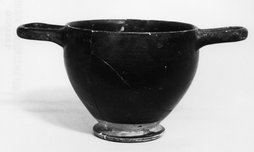 skyphos - fabbrica locale (ultimo quarto sec. IV a.C)