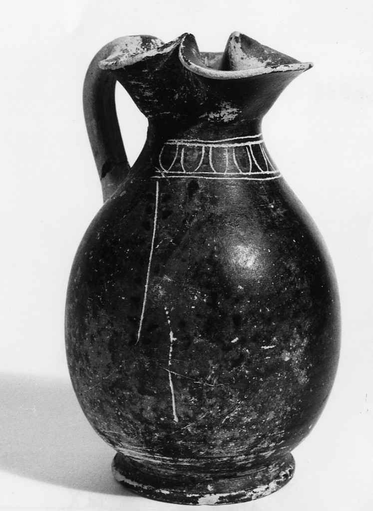 oinochoe a bocca trilobata - fabbrica locale (ultimo quarto sec. IV a.C)