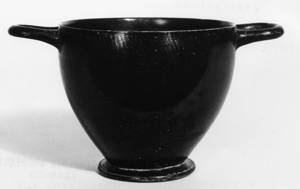 skyphos - fabbrica locale (prima metà sec. IV a.C)