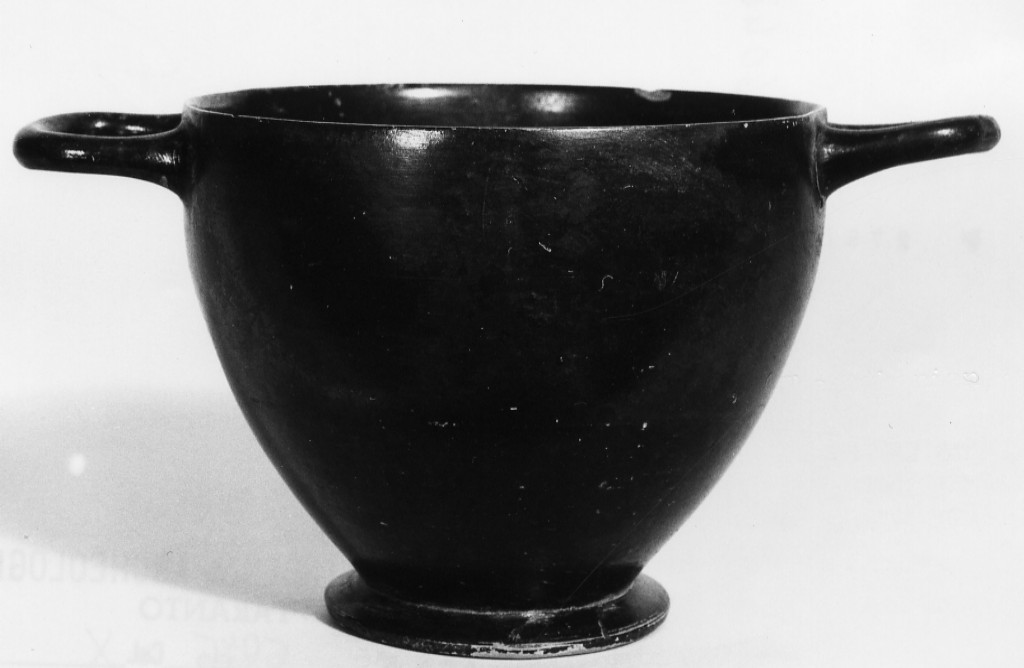skyphos - fabbrica locale (prima metà sec. IV a.C)