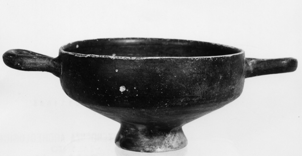 tazza - fabbrica locale (inizio sec. III a.C)