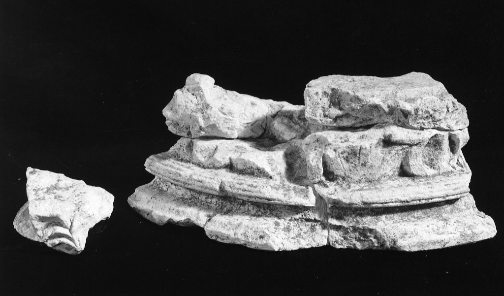 base di colonna - fabbrica tarantina (fine sec. IV a.C)