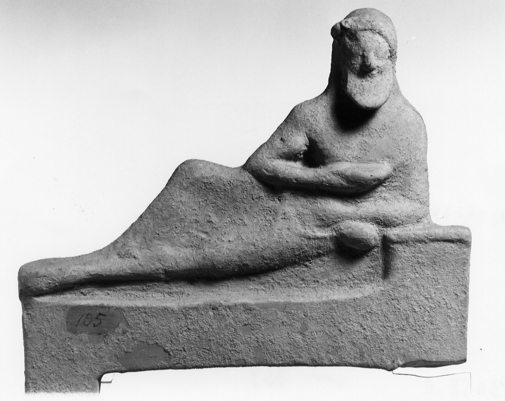 figura maschile recumbente (terracotta figurata) - officina tarantina (fine sec. VI a.C)
