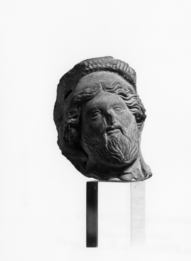 figura maschile recumbente (terracotta figurata) - officina tarantina (metà sec. IV a.C)