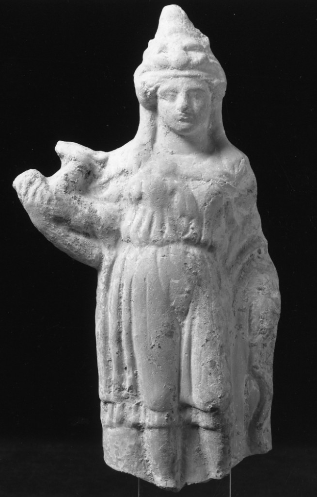 Artemis con arco e cerbiatto (terracotta figurata) - officina tarantina (metà sec. IV a.C)