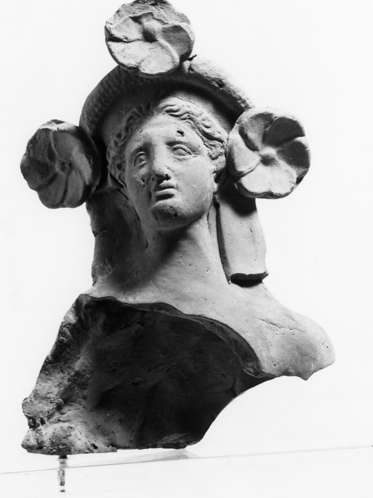 figura maschile recumbente (terracotta figurata) - officina tarantina (metà sec. IV a.C)