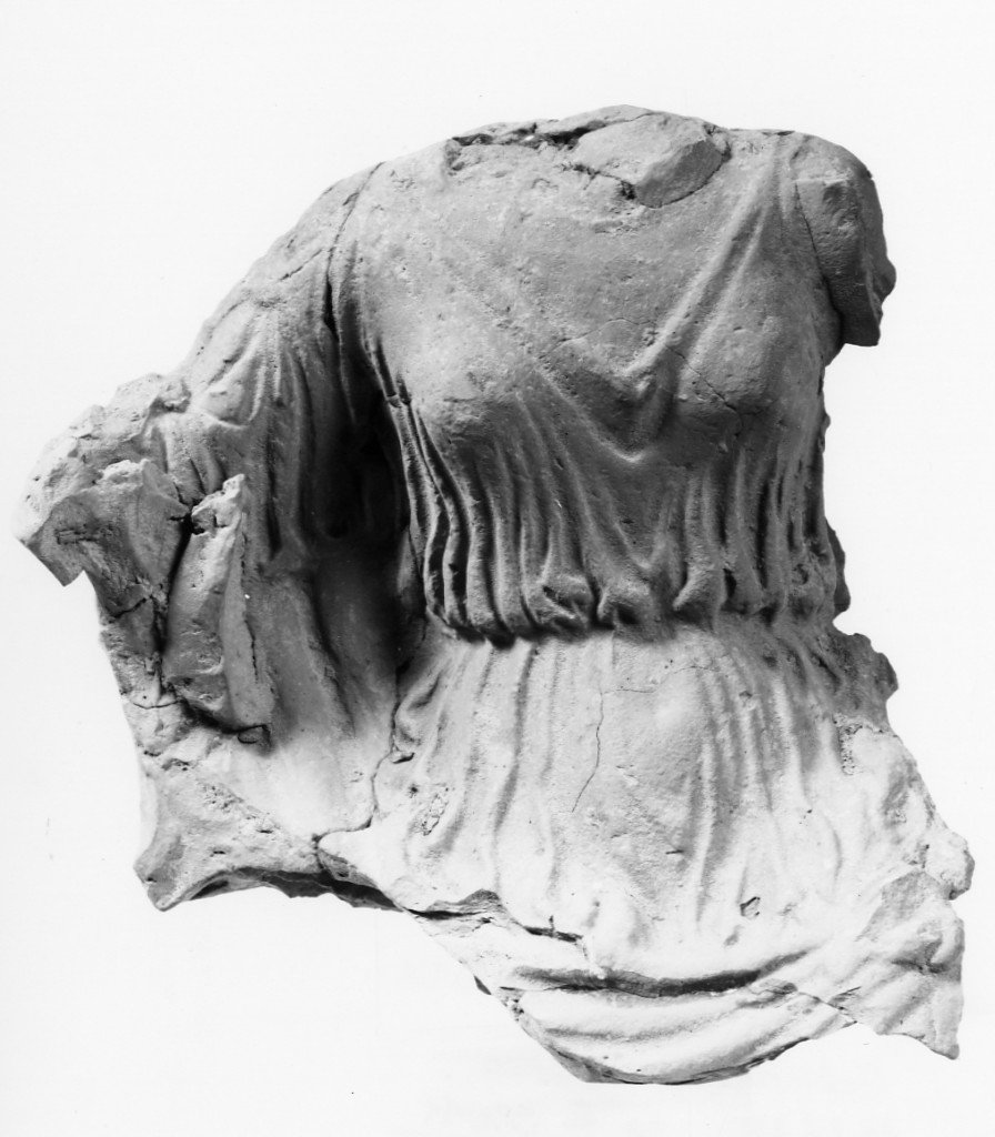 figura femminile seduta (statuetta) - officina tarantina (sec. IV a.C)